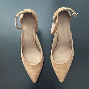 Banana Republic suede tan pump 8.5